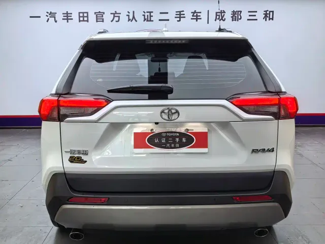 Toyota RAV4 — Фото автомобиля 4
