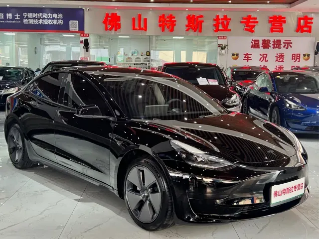 Tesla Model 3 — Фото автомобиля 2