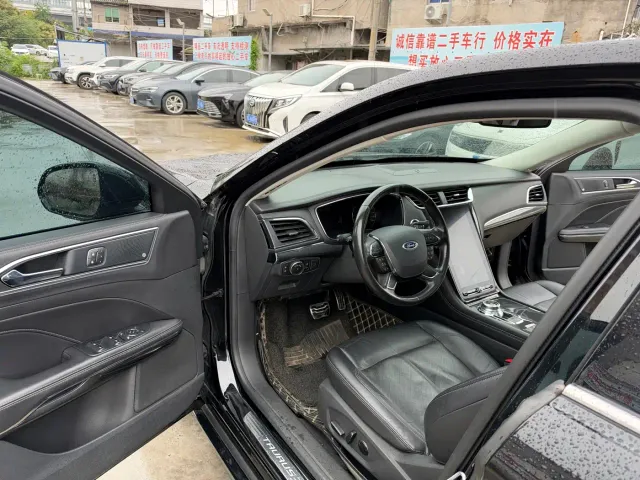 Ford Taurus — Фото автомобиля 7