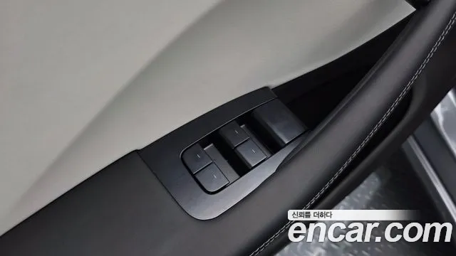 Tesla Model 3 — Фото автомобиля 30