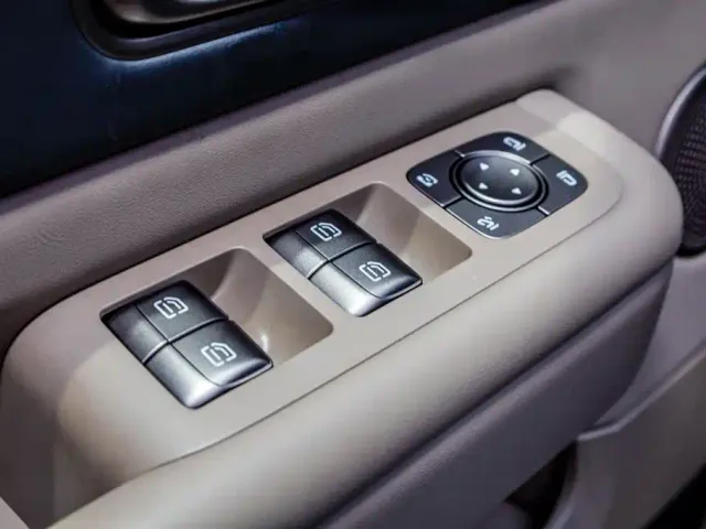 Li Auto MEGA — Фото автомобиля 14