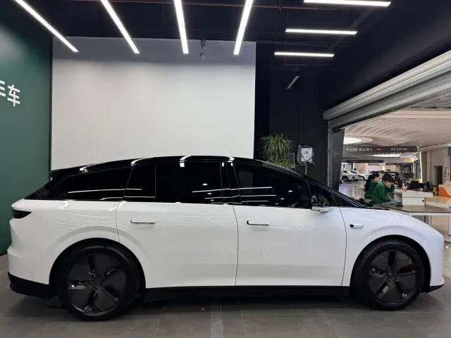 Li Auto i6 — Фото автомобиля 14