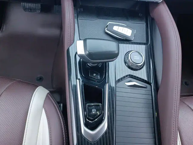 Geely Xingyue L — Фото автомобиля 16