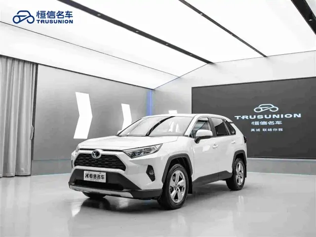 Toyota RAV4 — Фото автомобиля 3