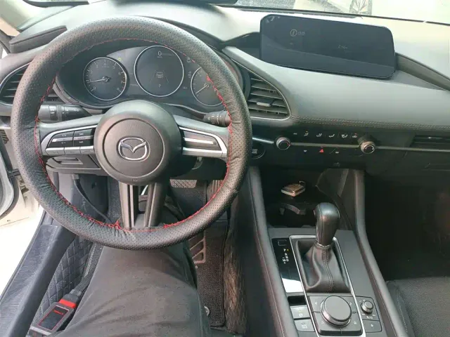 Mazda Axela — Фото автомобиля 9