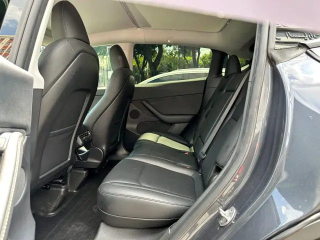 Tesla Model Y — Фото автомобиля 5