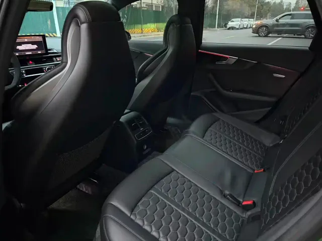 Audi RS 4 — Фото автомобиля 6