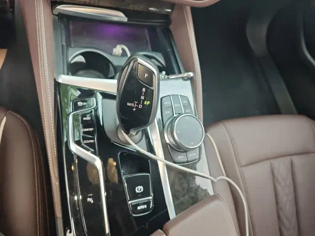 BMW 5 Series — Фото автомобиля 10