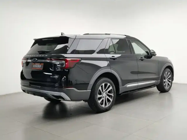 Ford Explorer — Фото автомобиля 2