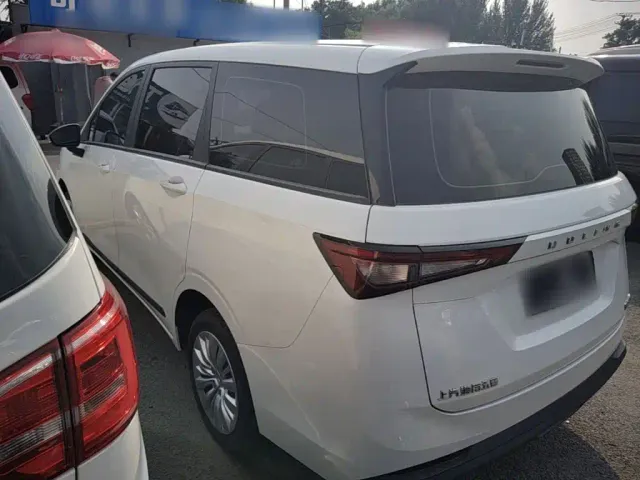 Wuling Jiachen — Фото автомобиля 4