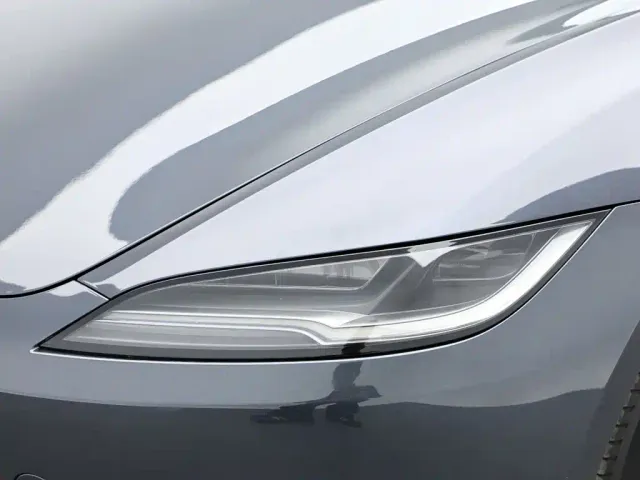Tesla Model 3 — Фото автомобиля 16