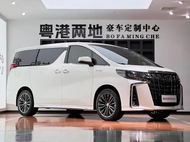 Toyota Alphard — Фото автомобиля 3