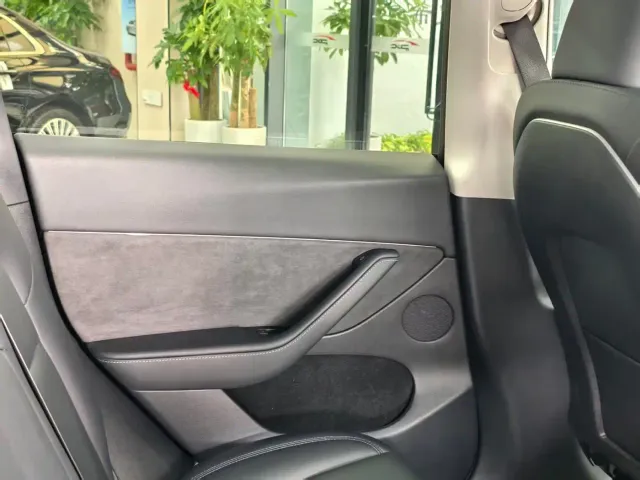 Tesla Model Y — Фото автомобиля 21