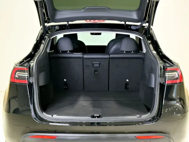 Tesla Model Y — Фото автомобиля 5