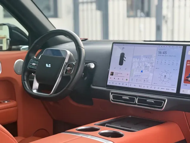Li Auto L9 — Фото автомобиля 12