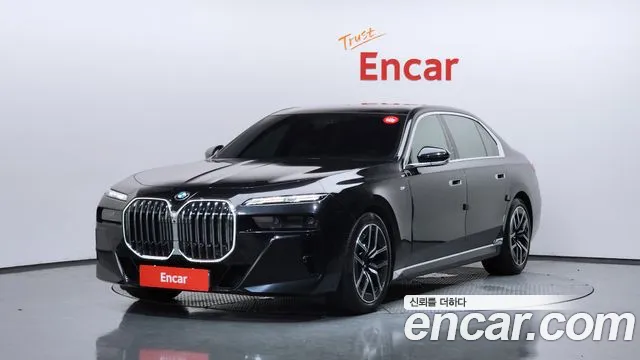 Фотография автомобиля — BMW 7 Series G70