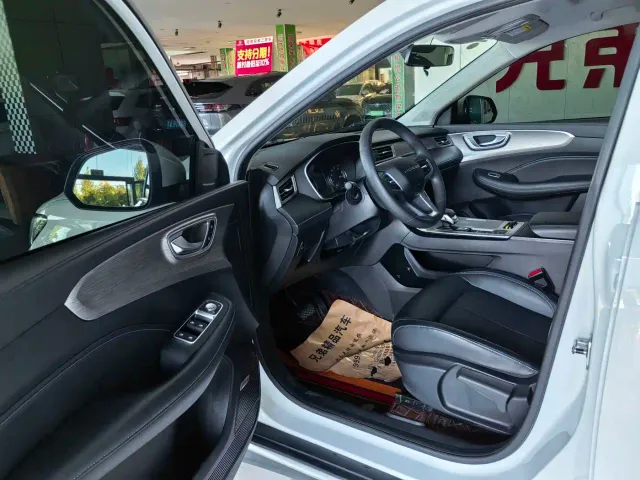 Roewe RX5 — Фото автомобиля 6