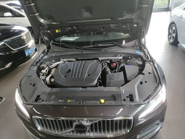 Volvo S90 — Фото автомобиля 19