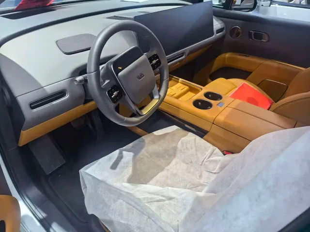 Li Auto i8 — Фото автомобиля 5