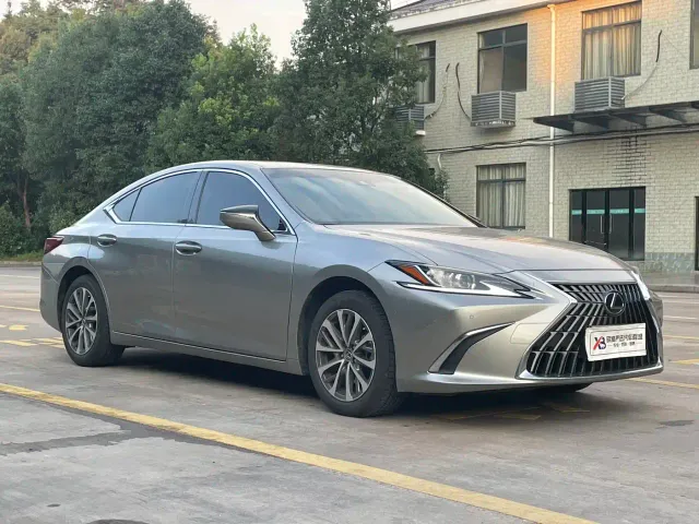 Lexus ES — Фото автомобиля 3