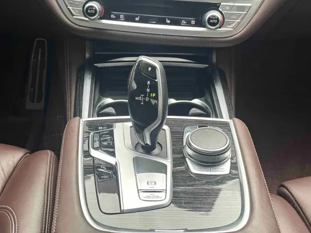 BMW 7 Series — Фото автомобиля 10