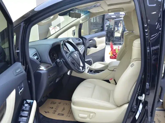 Toyota Vellfire — Фото автомобиля 4