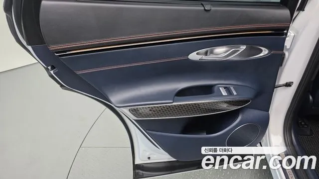Genesis GV70 — Фото автомобиля 14