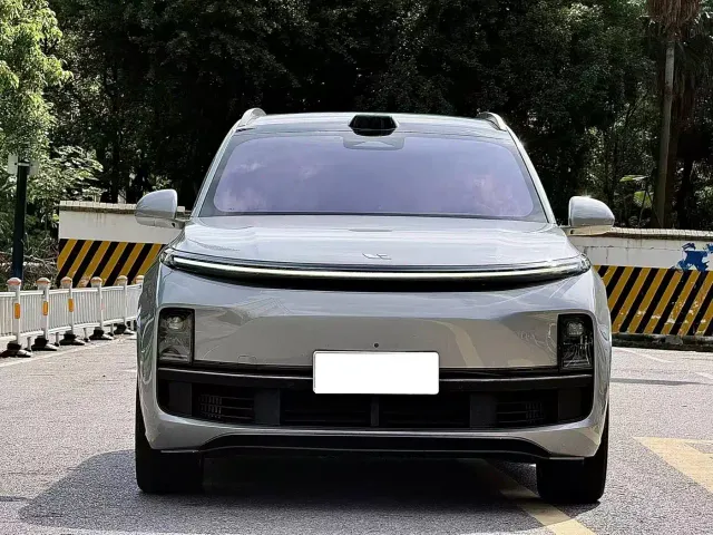 Li Auto L8 — Фото автомобиля 2
