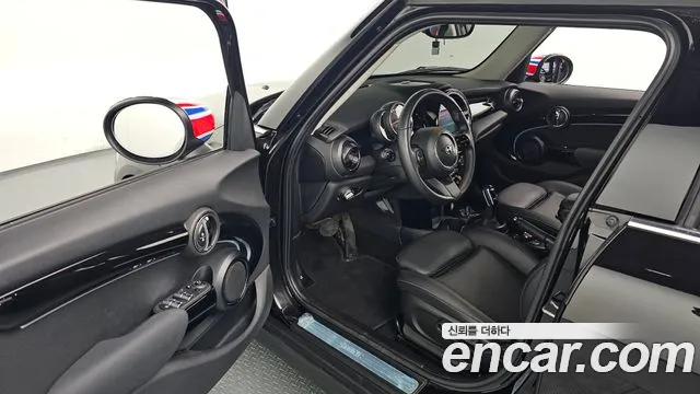Mini Cooper Cooper 5 дверей Classic — Фото автомобиля 11