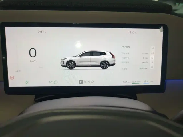Volvo XC70 Plug-in Hybrid — Фото автомобиля 11