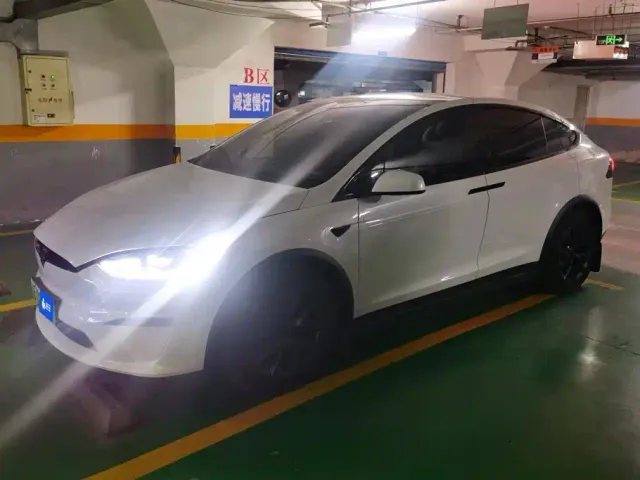 Фотография автомобиля — Tesla Model X