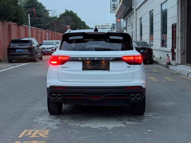 Geely Binyue — Фото автомобиля 5