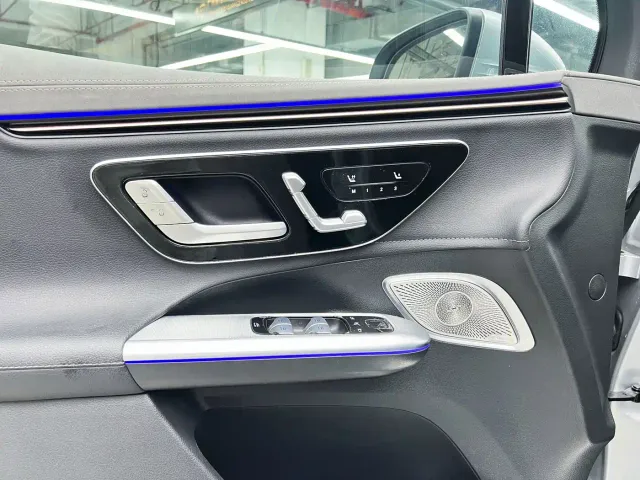 Mercedes-Benz EQE SUV — Фото автомобиля 9