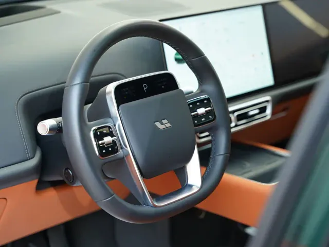Li Auto L9 — Фото автомобиля 17