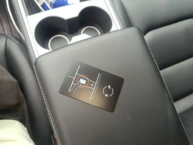 Tesla Model Y — Фото автомобиля 9