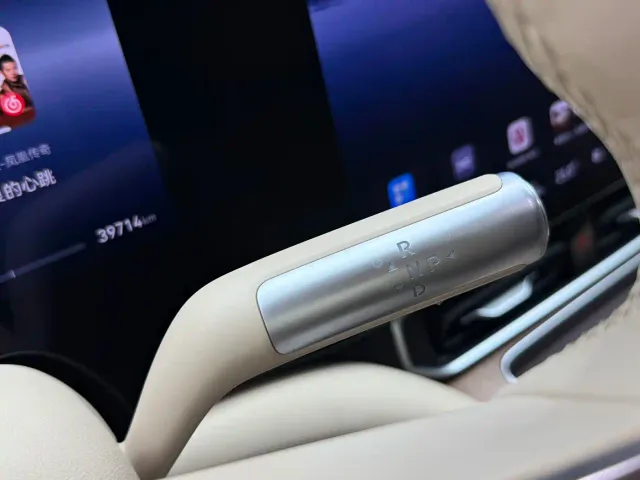 Aito M9 — Фото автомобиля 20