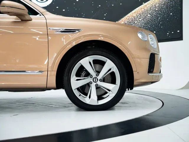 Bentley Bentayga — Фото автомобиля 27