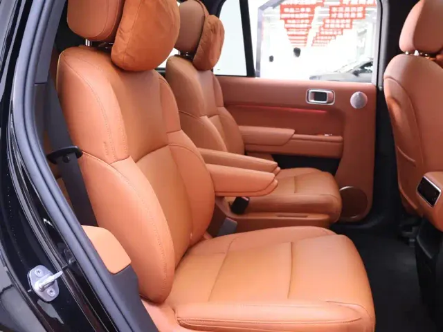 Li Auto L8 — Фото автомобиля 22
