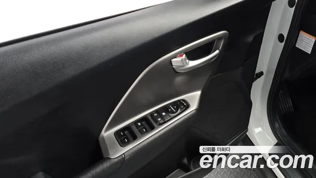 Kia Niro — Фото автомобиля 17