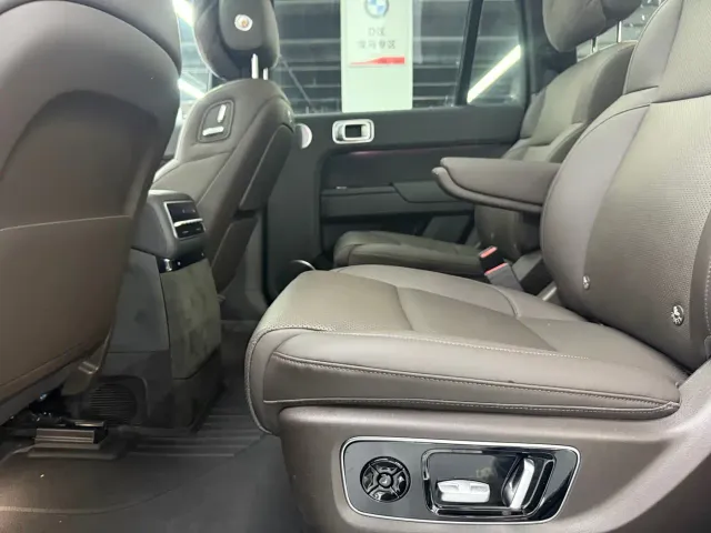 Li Auto L9 — Фото автомобиля 12