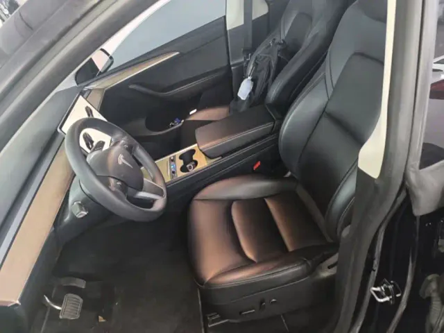 Tesla Model Y — Фото автомобиля 14