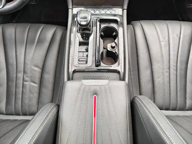 Hongqi H5 — Фото автомобиля 6