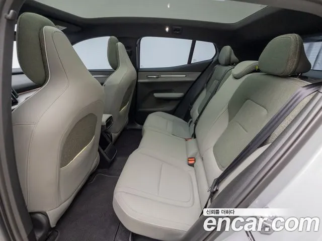 Volvo EX30 Cross Country — Фото автомобиля 12