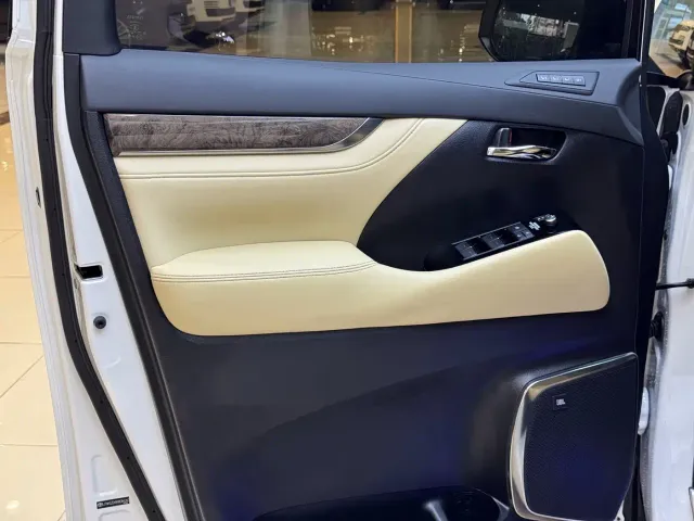 Toyota Vellfire — Фото автомобиля 4