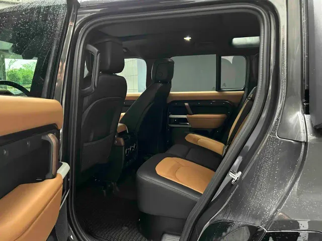 Land Rover Defender — Фото автомобиля 15