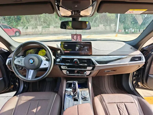 BMW 5 Series — Фото автомобиля 13