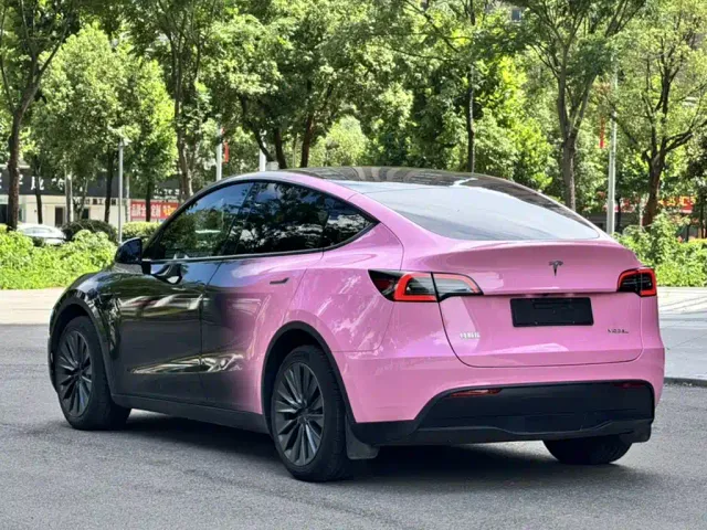 Tesla Model Y — Фото автомобиля 11
