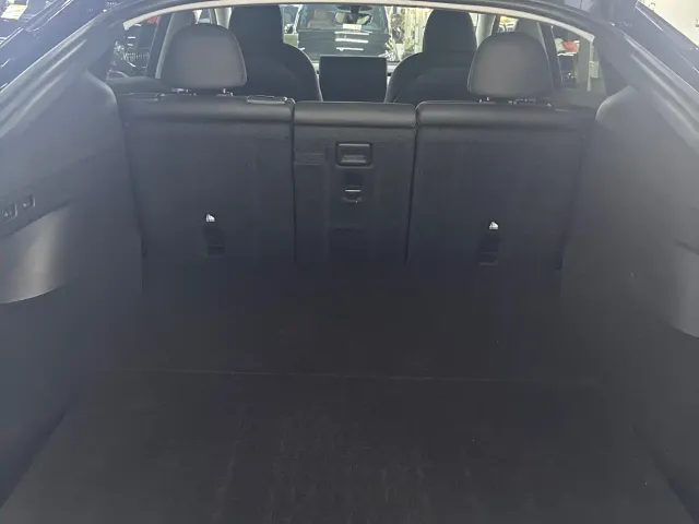 Tesla Model Y — Фото автомобиля 11