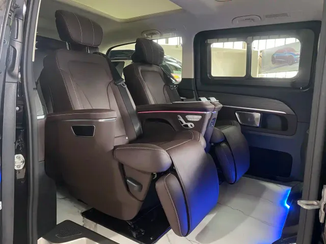 Mercedes-Benz V-Class — Фото автомобиля 12