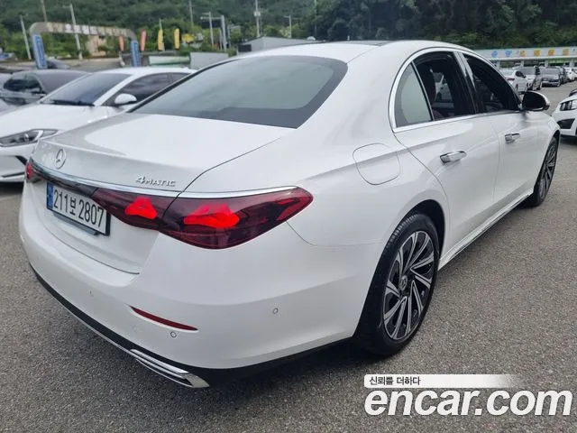 Mercedes-Benz E-Class — Фото автомобиля 5